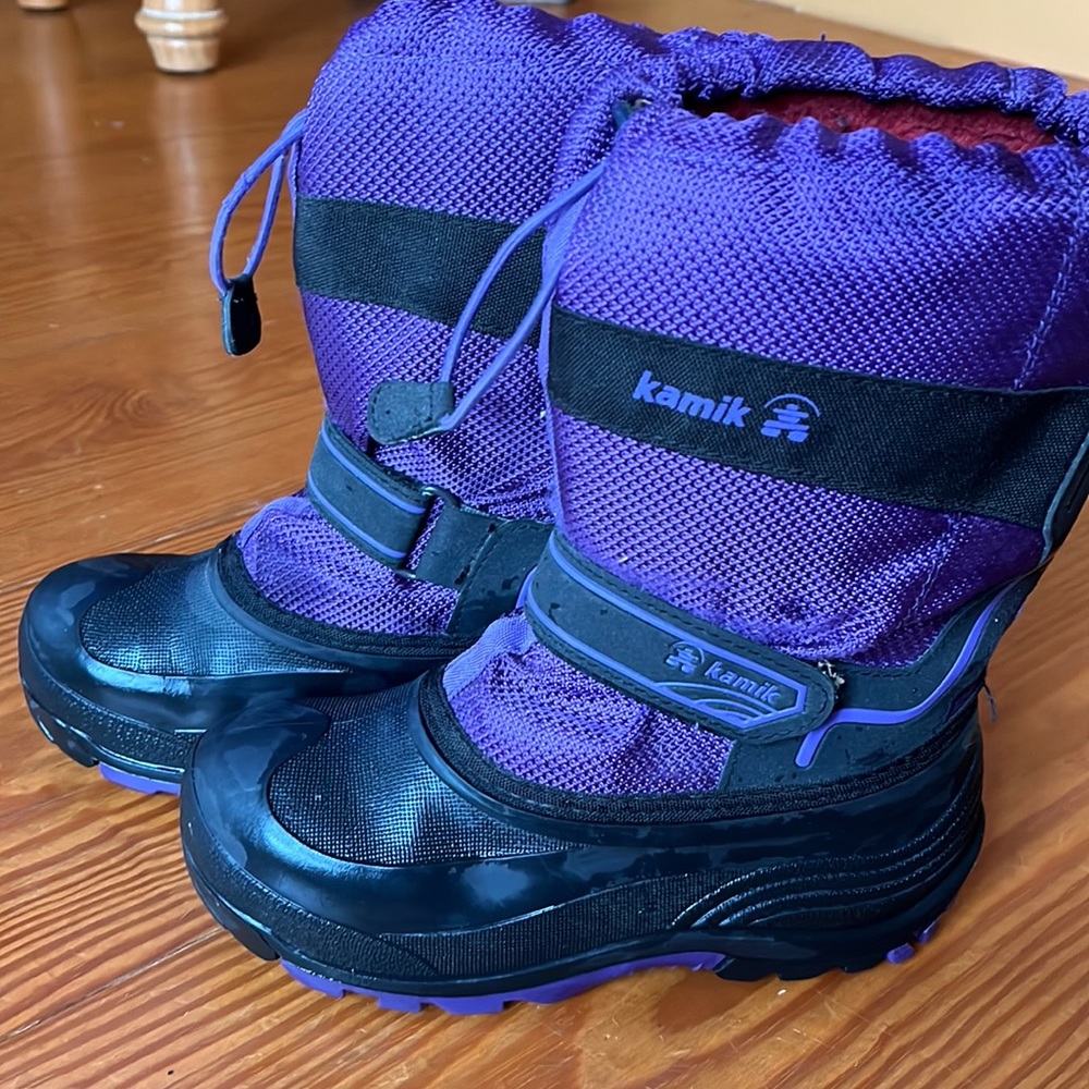 Snow Boots
Smoke Free Clean Home
Like New